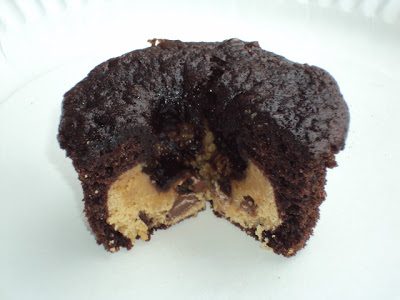 chocolate-cupcakes-filled-with-cookie-dough
