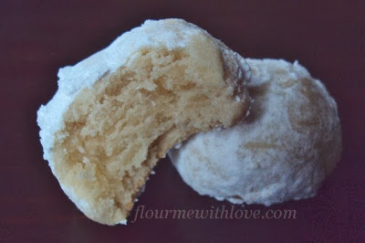 http://www.flourmewithlove.com/2013/11/mexican-wedding-cookies.html