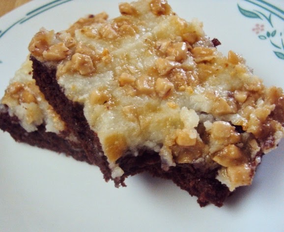 https://www.flourmewithlove.com/2014/04/gooey-butter-brownies-topped-with-toffee.html