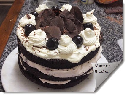 http://nannaswisdom.com/need-a-fancy-cake-in-a-hurry/
