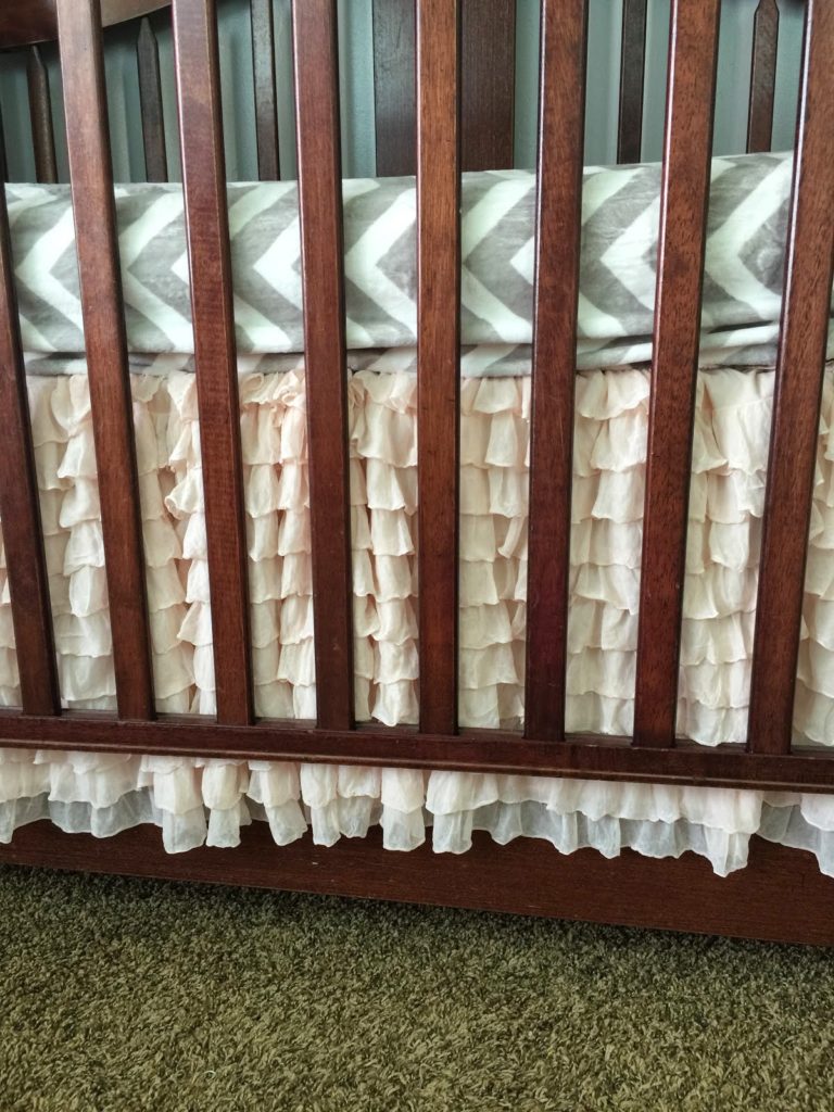 http://www.avisiontoremember.com/2015/01/how-to-sew-ruffle-crib-skirt-using.html