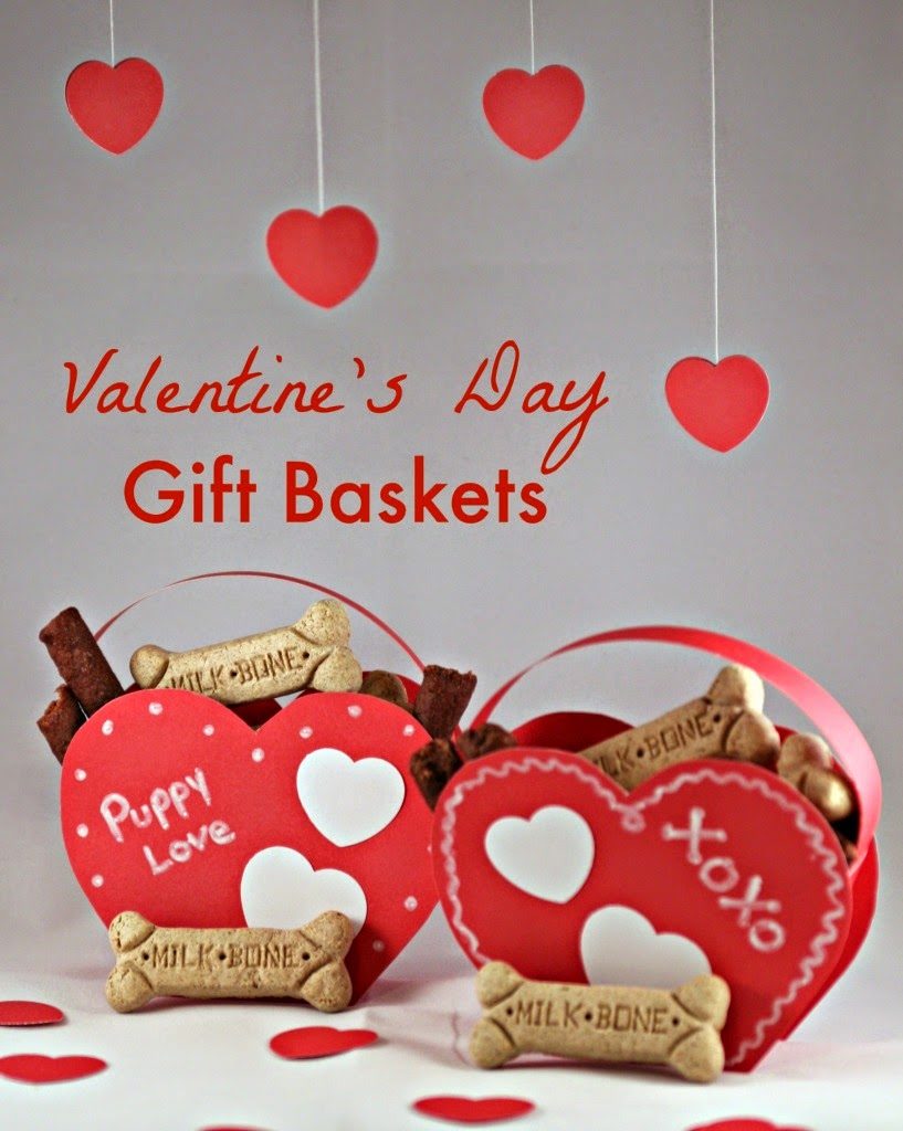 http://mamamommymom.com/free-valentines-day-treats-basket-pattern/