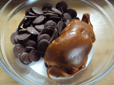 chocolate caramel earthquake shortbread squares; flourmewithlove.com
