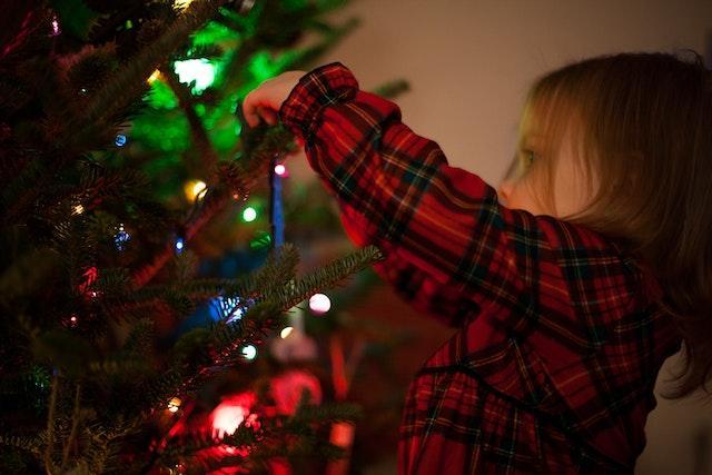 5 Fun Christmas Traditions To Start With Your Kids
